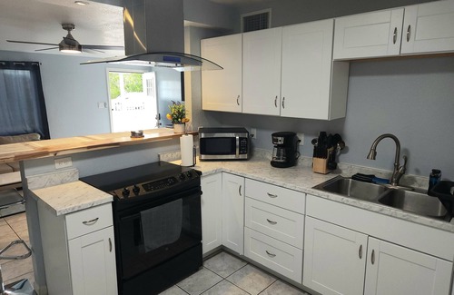 Mesa House | Cozy 2-bedroom House in the heart of Mesa with AC, WiFi and Plenty Parking