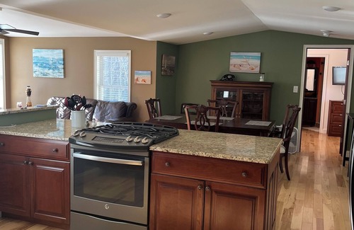 Moneta House | Cozy 2-bedroom house in nice Moneta with WiFi, AC, privacy and convenience.