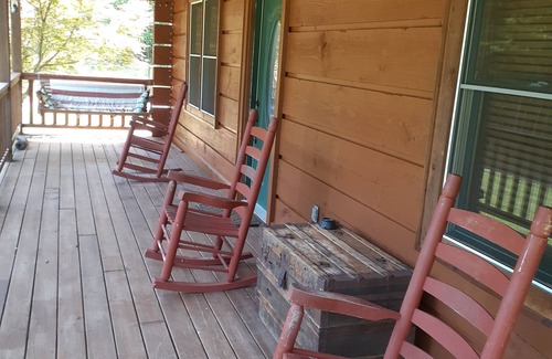 Andrews Cabin | Cozy 2 bedroom Log Cabin