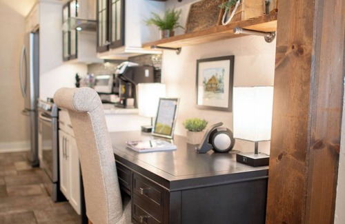 Rountree House | Cozy 2-bedroom pet friendly bungalow in the heart of Springfield