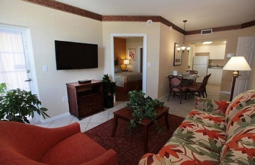 Weston Resort | Cozy 2-bedroom resort with WiFi, AC, fitness room in peaceful Weston