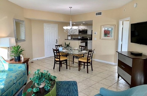 Weston Resort | Cozy 2-bedroom resort with WiFi, AC, fitness room in peaceful Weston