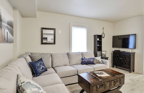 Gravenhurst House | Cozy 2-Bedroom Retreat with Private Entrance at Muskoka Bay Resort.