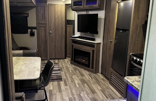 Nancy House | Cozy 2-bedroom RV 1.5 miles from Wolf Creek Marina, Lake Cumberland KY