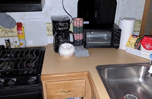 Frontier Homesites House | Cozy 2-bedroom RV in charming Flagstaff with AC, WiFi