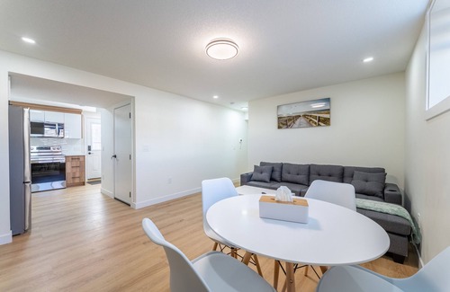 Southeast Calgary House | Cozy 2 bedroom suite