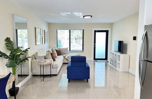 Wynwood Art District House | Cozy 2-bedroom townhome in fantastic Miami Wynwood/Design District with WiFi, AC
