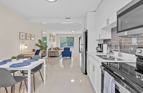 Wynwood Art District House | Cozy 2-bedroom townhome in fantastic Miami Wynwood/Design District with WiFi, AC