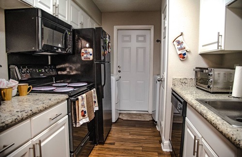 Addison Apartment | Cozy 2 Bedroom Townhome in Addison