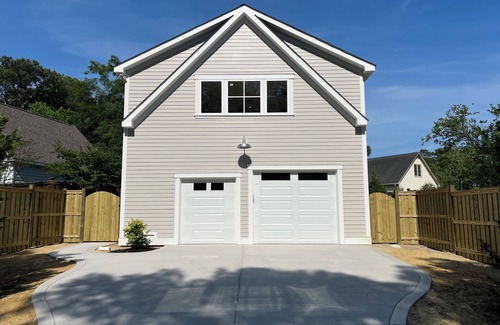 Bayshore Apartment | Cozy 2 Bedroom Upstairs Guesthouse with Private Entrance near Wrightsville Beach