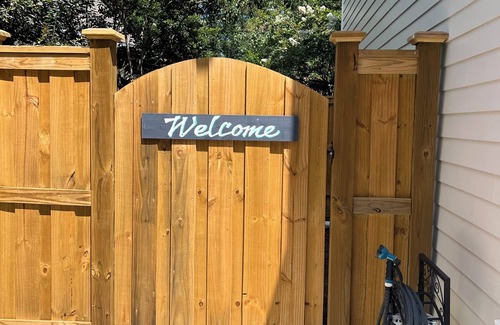 Bayshore Apartment | Cozy 2 Bedroom Upstairs Guesthouse with Private Entrance near Wrightsville Beach