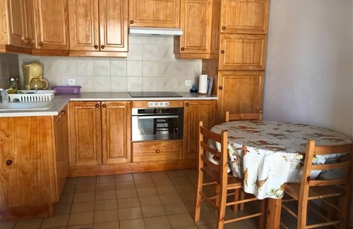 Leucate Villa | Cozy 2-Bedroom Villa + Mezzanine, Sleeps 6, Steps to Beach, Parking, TV, Washer