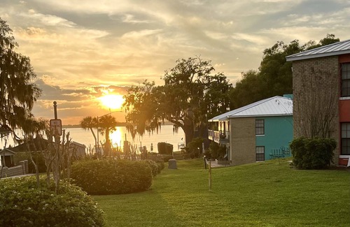 Mount Dora Apartment | Cozy 2 bedroom water view retreat nestled in the heart of downtown Mount Dora.