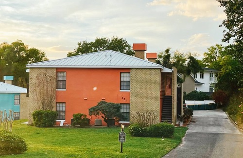 Mount Dora Apartment | Cozy 2 bedroom water view retreat nestled in the heart of downtown Mount Dora.
