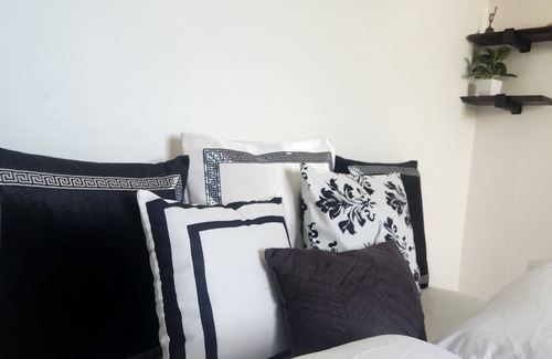Aguadilla Pueblo House | Cozy 2-bedrooms guest house in adorable Aguadilla with a spectacular sea view.