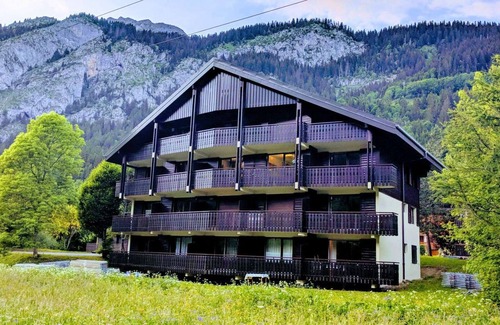 La Chapelle-d'Abondance Apartment | Cozy 2-Room Apartment near Ski Slopes with South-Facing Balcony and Parking.