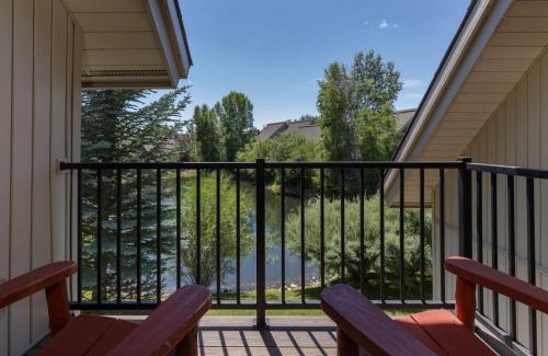 Driggs House | Cozy 2 level townhome with scenic views,