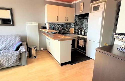 Port-la-Nouvelle Apartment | Cozy 2-Room Apartment with AC, Balconies, Near Beach and Shops - Sleeps 4