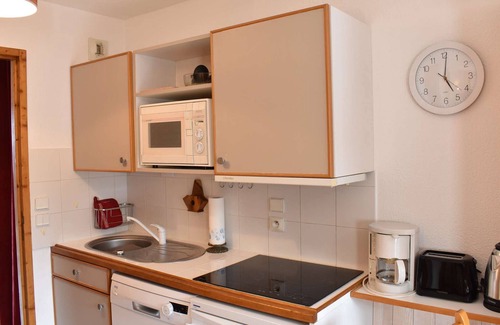 Meribel Centre Apartment | Cozy 2-Room Apartment for 4 with South-Facing Balcony, Parking, and Pool in Central Méribel