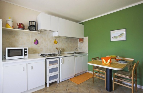 Gonte Apartment | Cozy 2½-room apartment with terrace and fantastic view of the lake