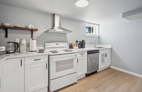 SeaTac House | Cozy 2B1B home 5 min to airport with AC, Game Room, WiFi, Parking