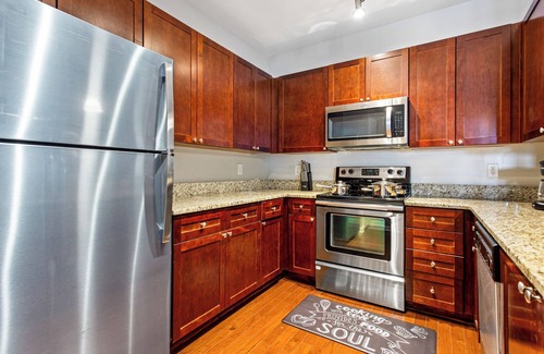 Lindbergh Apartment | Cozy 2B2B Pool, Gym, fast WiFi Downtown ATL
