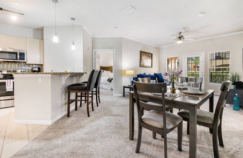 Sun Bay South Condo | ⭐️ Cozy 2BD/2BA⭐️Pool🏊🏻‍♂️Gym🏋🏻‍♀️Work Space⭐️SmartTV