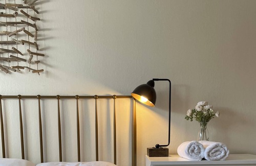 Arden-Arcade Apartment | Cozy 2bd Apartment by CSUS & Cal Expo