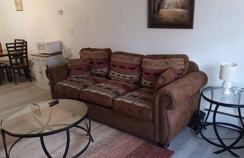 Wasilla Apartment | Cozy 2BD House unit 2 Med district