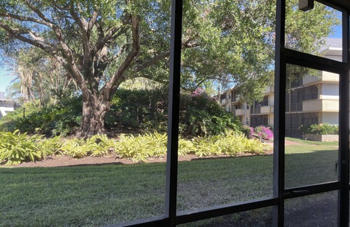 Park Shore Condo | Cozy 2bed/2bath ground floor condo,#126