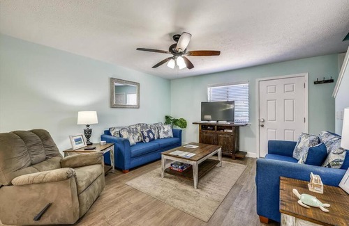 Panama City Beach House | Cozy 2BR 1,5BA Condo at Gulf Highlands - 5 Min Walk to Beach! With 11 Pools!