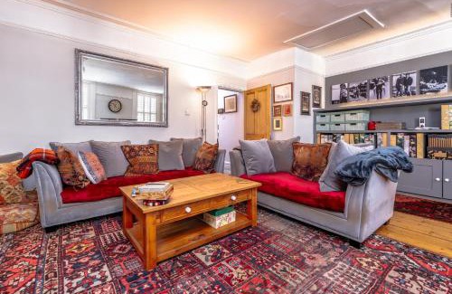 Westbury on Trym Apartment | Cozy 2BR apartment w/sauna & patio garden
