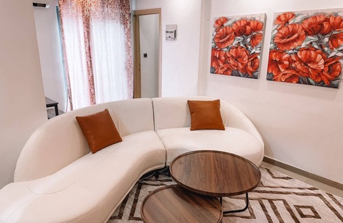Labone Apartment | Cozy 2BR at Labone Wi-Fi/DSTV