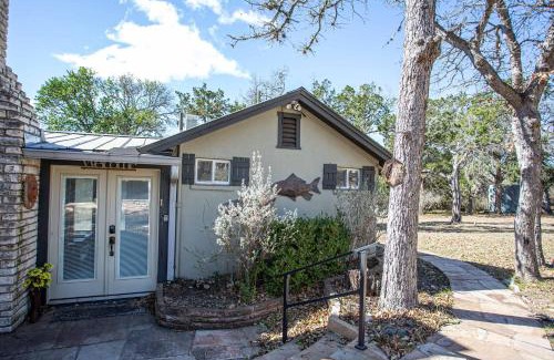 Ingram House | Cozy 2BR Cabin - King Bed Bunks Fire Pit & BBQ