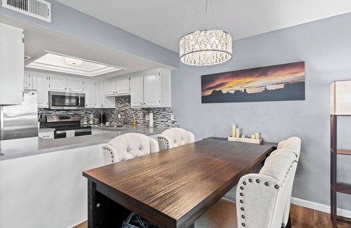 South Scottsdale Condo | Cozy 2BR Condo w/Pool and Patio near Old Town