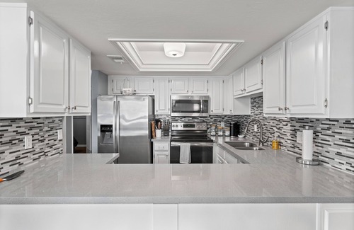 South Scottsdale Condo | Cozy 2BR Condo w/Pool and Patio near Old Town