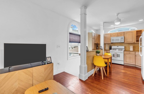 Asbury Park Apartment | Cozy 2BR Guest House - Sleeps 6 - Walk to Asbury Park Beach & Restaurants!