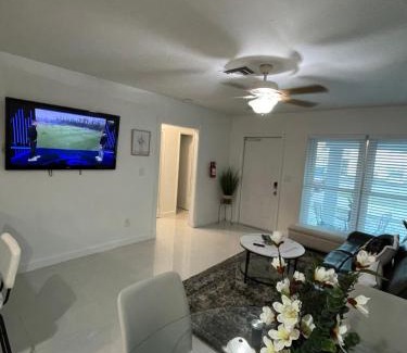 Fort Lauderdale Apartment | Cozy 2BR Home Near the Beach in Ft. Lauderdale.