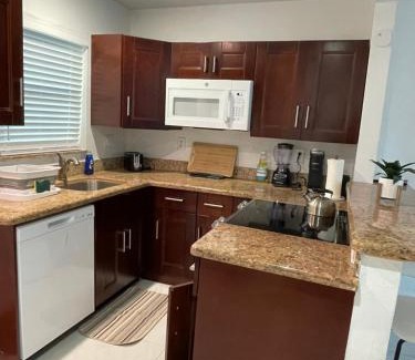 Fort Lauderdale Apartment | Cozy 2BR Home Near the Beach in Ft. Lauderdale.