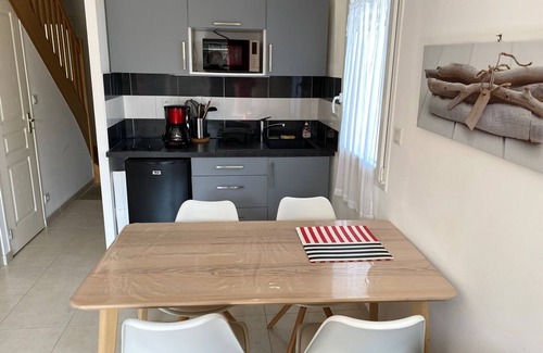 Erdeven House | Cozy 2BR House in Erdeven - Terrace, Garden, WiFi, Near Beaches, Hiking, and Watersports