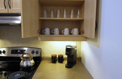 South London House | Cozy 2BR in Wortley Village + 2-car Parking + WiFi