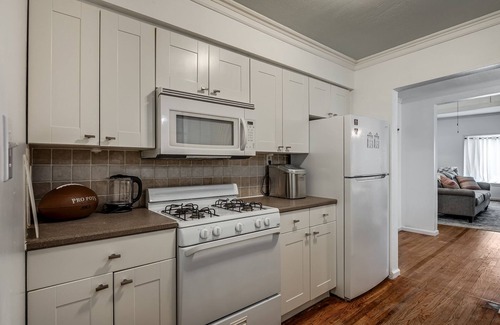Norman House | Cozy 2BR + Loft Near OU - Big yard, cool home, great Norman vibes