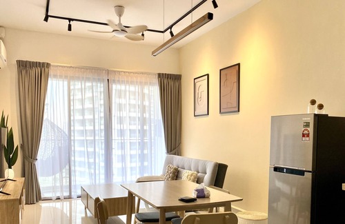 Central District Condo | Cozy 2BR Muji Gem: Beach Escape with Blazing Fast WiFi, Just 2 Mins to the Beach