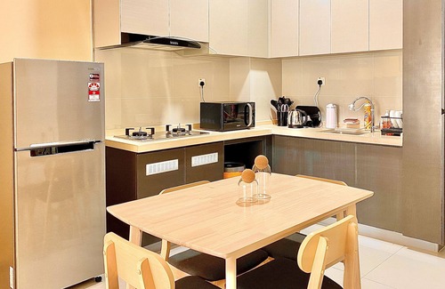 Central District Condo | Cozy 2BR Muji Gem: Beach Escape with Blazing Fast WiFi, Just 2 Mins to the Beach