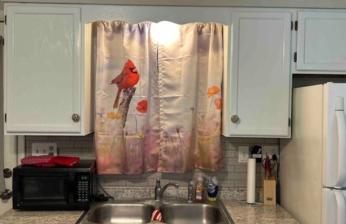 St. James Cottage | Cozy 2BR | Pet-Friendly | Garage Parking | Near Wineries & Route 66