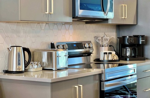 Harvie Heights Apartment | Cozy 2BR Retreat with Stunning Views of Rundle MT