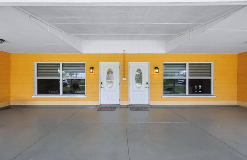 Warm Mineral Springs House | Cozy 2BR Retreat Minutes from Warm Mineral Springs