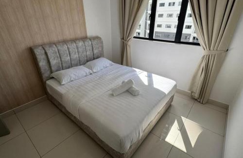 Kampung Bukit Dukong Apartment | Cozy 2BR Retreat Traders Park City Convenience by StayScape