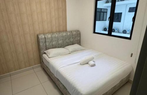 Kampung Bukit Dukong Apartment | Cozy 2BR Retreat Traders Park City Convenience by StayScape