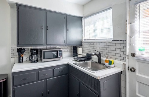 Kettering Apartment | Cozy 2BR Retreat/Workspace + Washer/Dryer